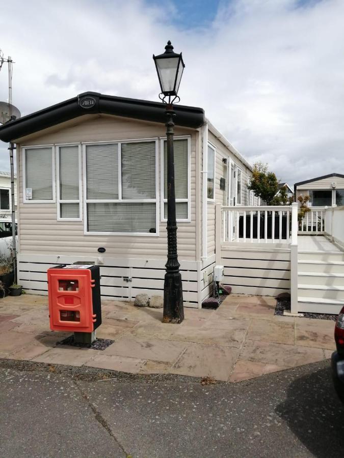 Lovely 6 Berth Caravan With Decking And Wifi In Kent, Ref 47017C Hotel Whitstable Eksteriør billede
