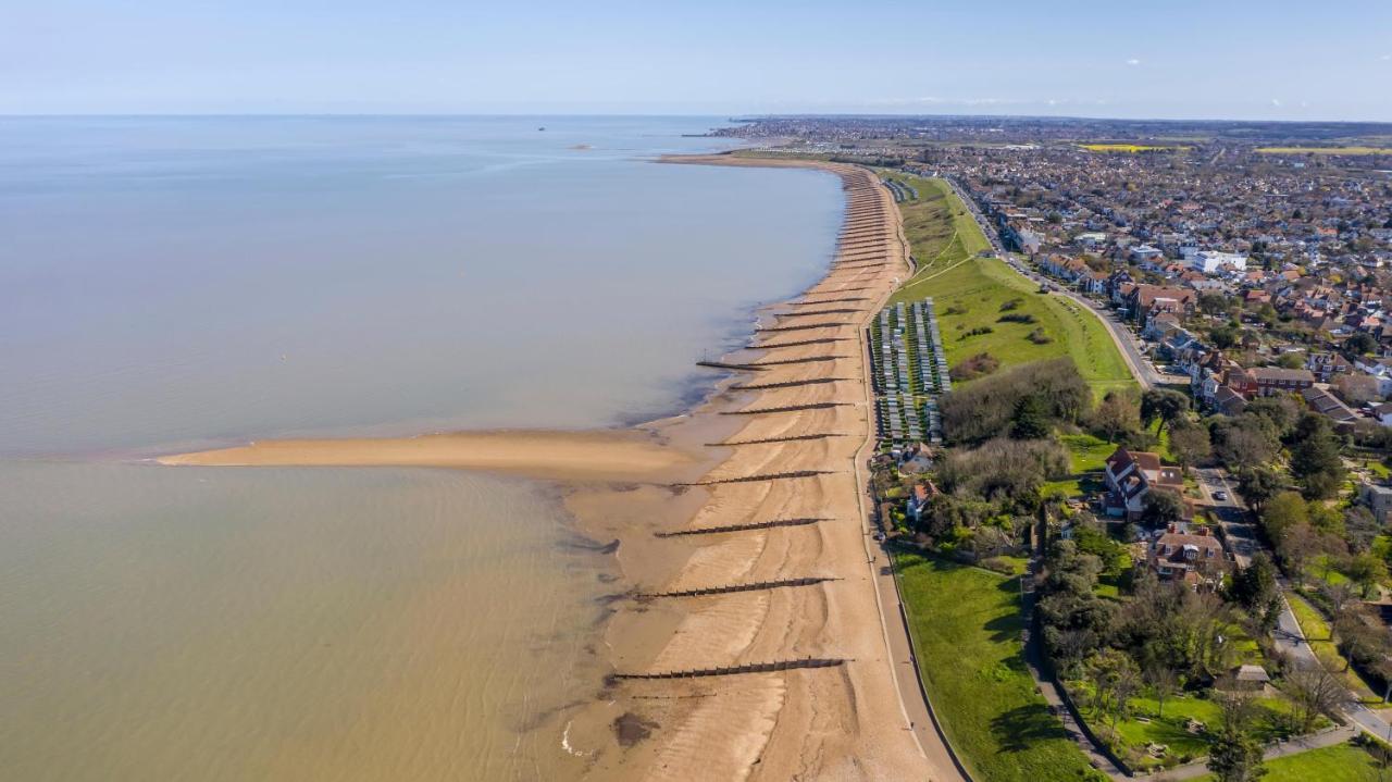 Lovely 6 Berth Caravan With Decking And Wifi In Kent, Ref 47017C Hotel Whitstable Eksteriør billede