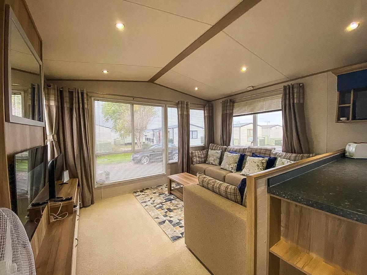 Lovely 6 Berth Caravan With Decking And Wifi In Kent, Ref 47017C Hotel Whitstable Eksteriør billede