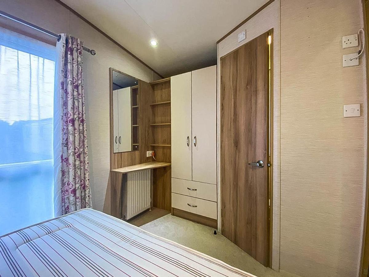 Lovely 6 Berth Caravan With Decking And Wifi In Kent, Ref 47017C Hotel Whitstable Eksteriør billede