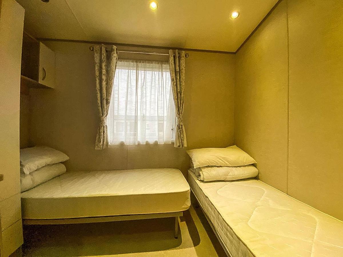 Lovely 6 Berth Caravan With Decking And Wifi In Kent, Ref 47017C Hotel Whitstable Eksteriør billede