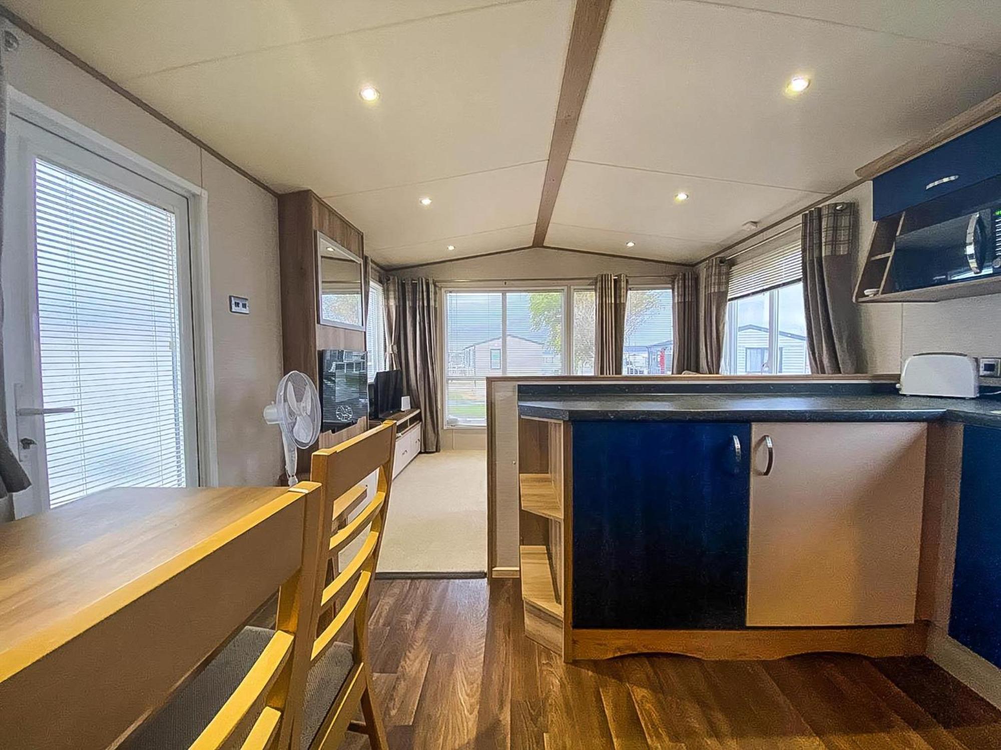 Lovely 6 Berth Caravan With Decking And Wifi In Kent, Ref 47017C Hotel Whitstable Eksteriør billede