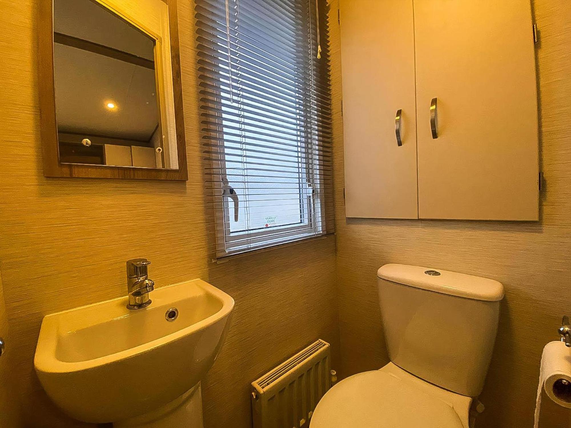 Lovely 6 Berth Caravan With Decking And Wifi In Kent, Ref 47017C Hotel Whitstable Eksteriør billede