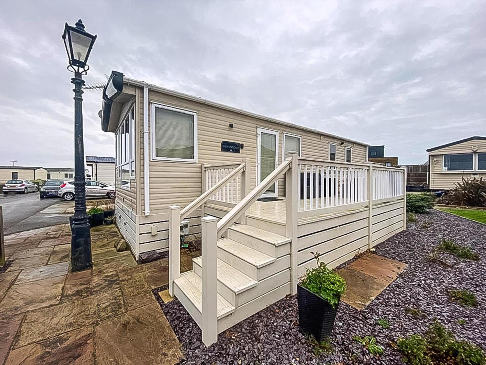 Lovely 6 Berth Caravan With Decking And Wifi In Kent, Ref 47017C Hotel Whitstable Eksteriør billede