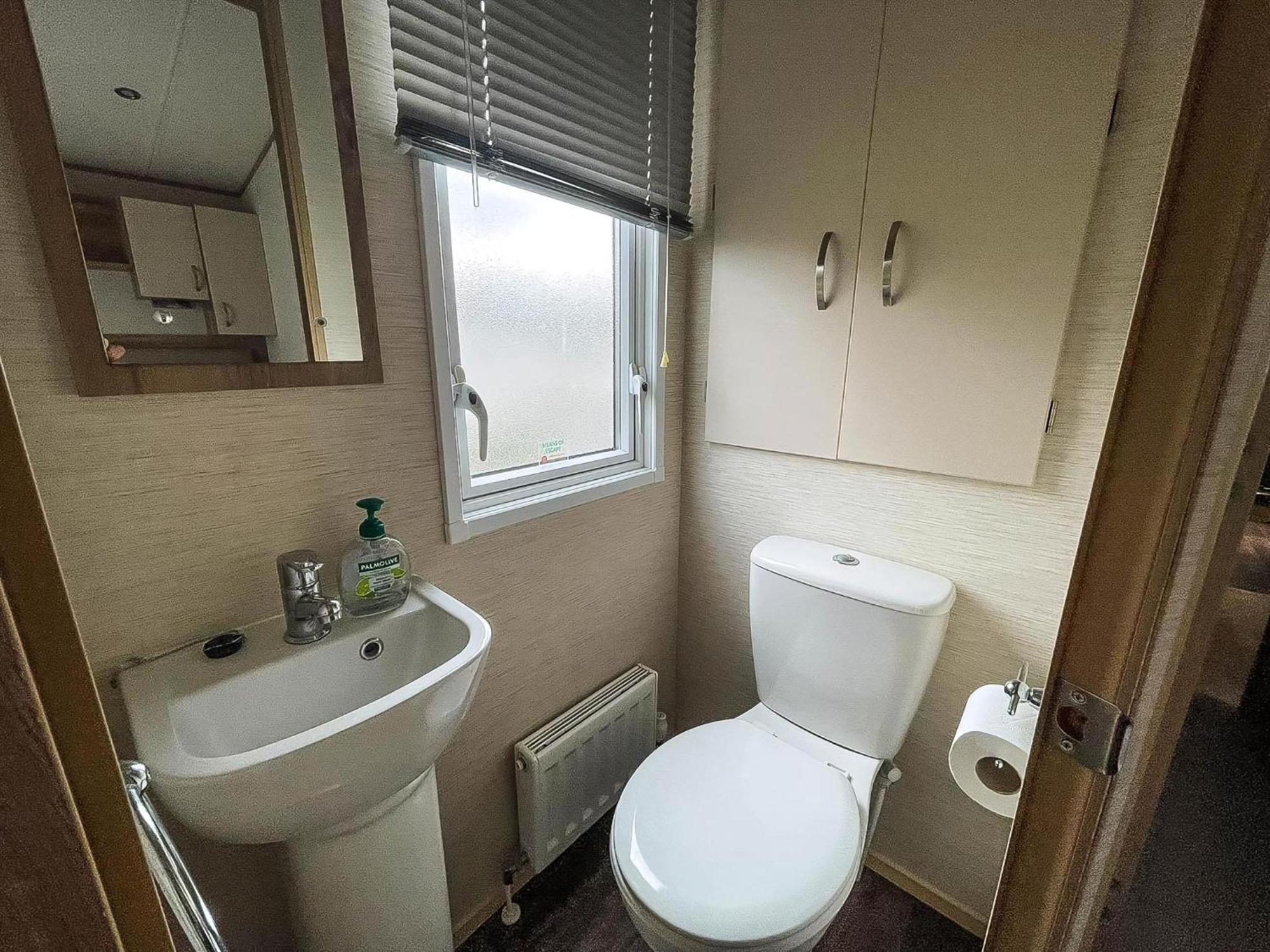 Lovely 6 Berth Caravan With Decking And Wifi In Kent, Ref 47017C Hotel Whitstable Eksteriør billede
